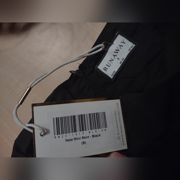 NAIA MINI SKIRT - BLACK - Picture 2 of 6
